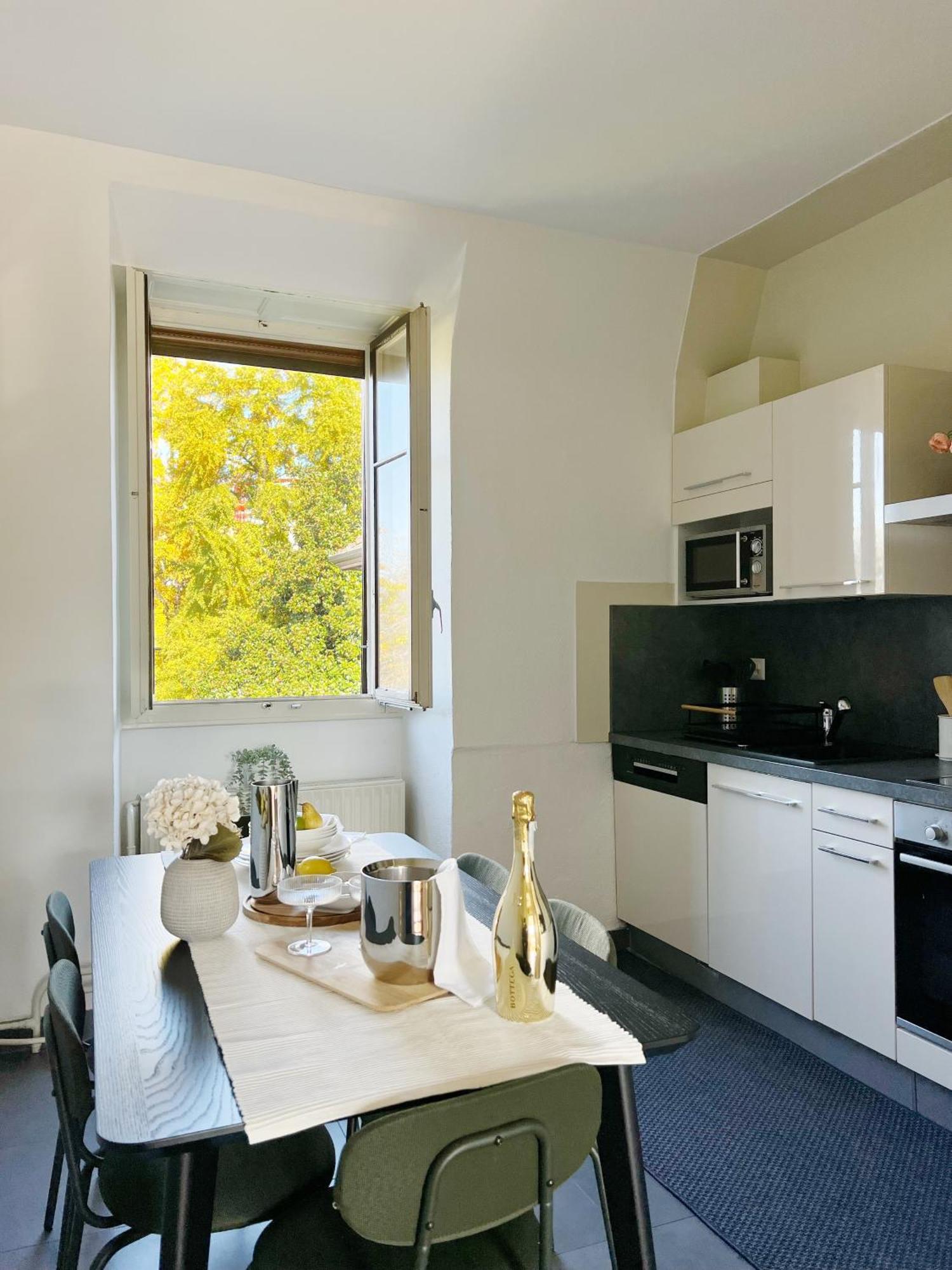 Montreux Riviera Suite Waterfront 3 Bedrooms Private Parking Εξωτερικό φωτογραφία